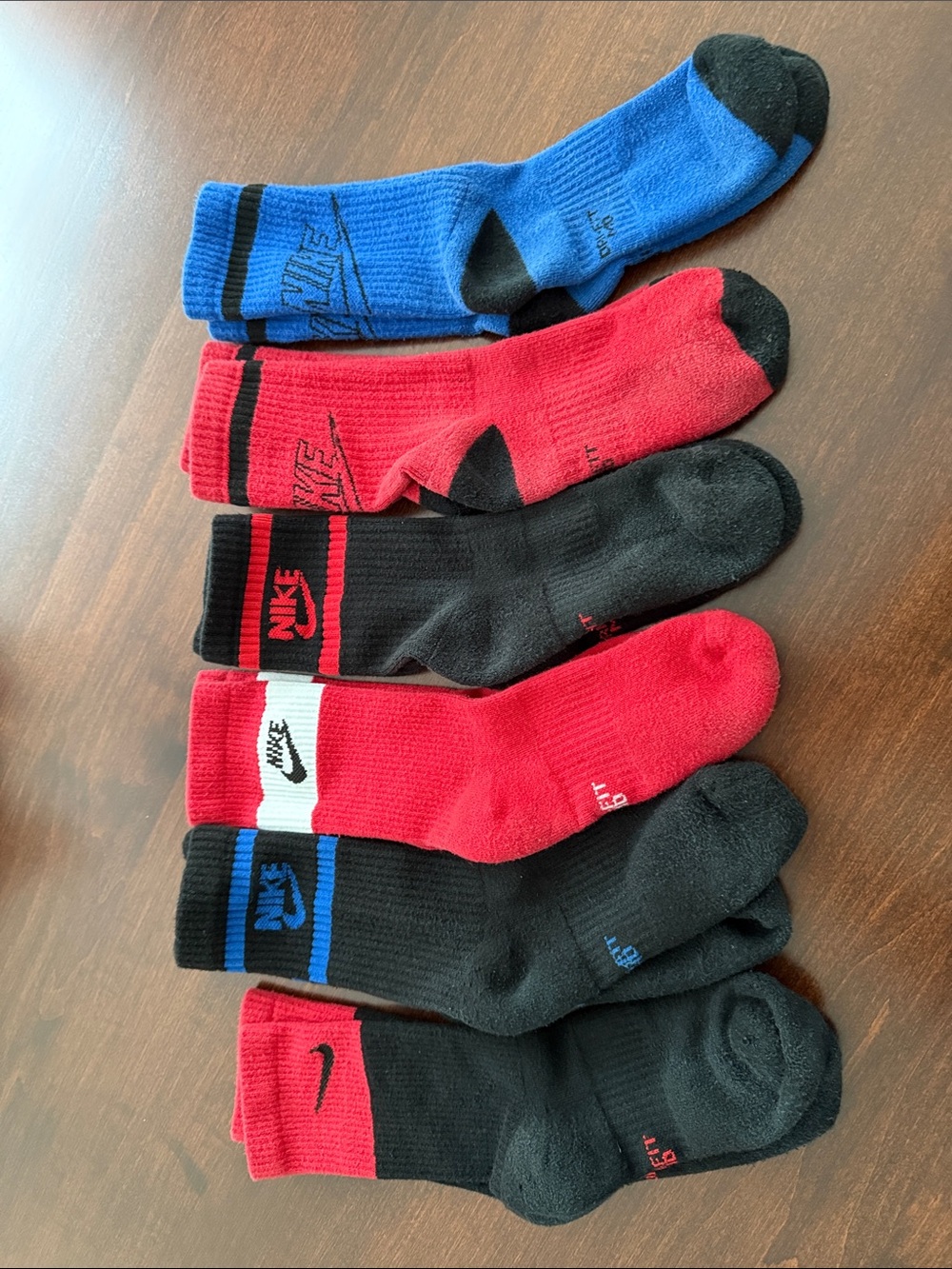 Nike kids dri-fit Cushioned Crew Socks - Red, Black, Blue (6-Pack) 8” foot